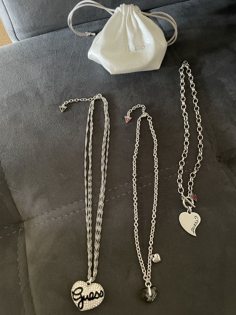 Guess Catenine: 3 Guess Silber Schmuck Halsketten – Usato da Zürich venduto da janine_stalder