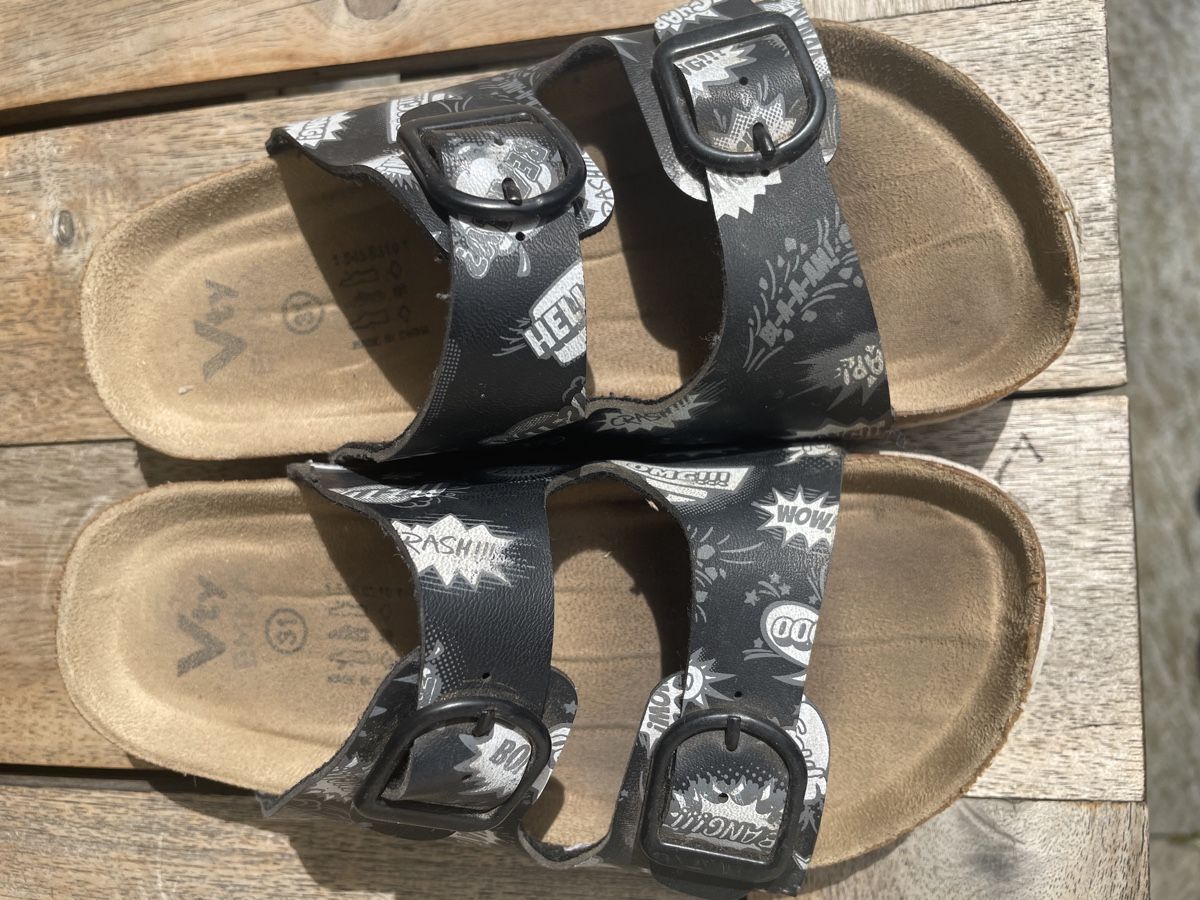 Scarpe per ragazzi: Vty Sandalen, Comic Design, Gr. 31 – Usato da Ebmatingen venduto da Marmotta9