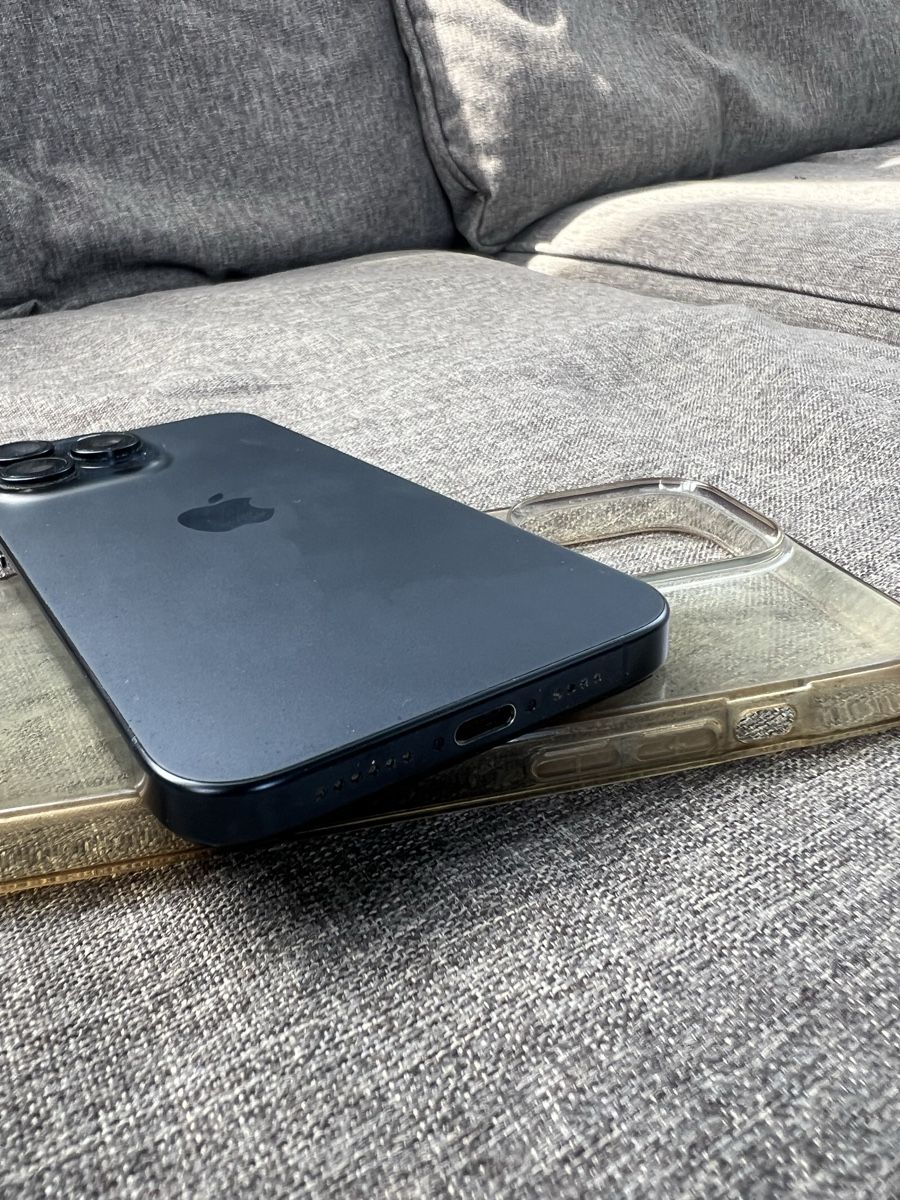 Apple Portables: iPhone 15 Pro Max – D'occasion à Wattwil par BMW36 8