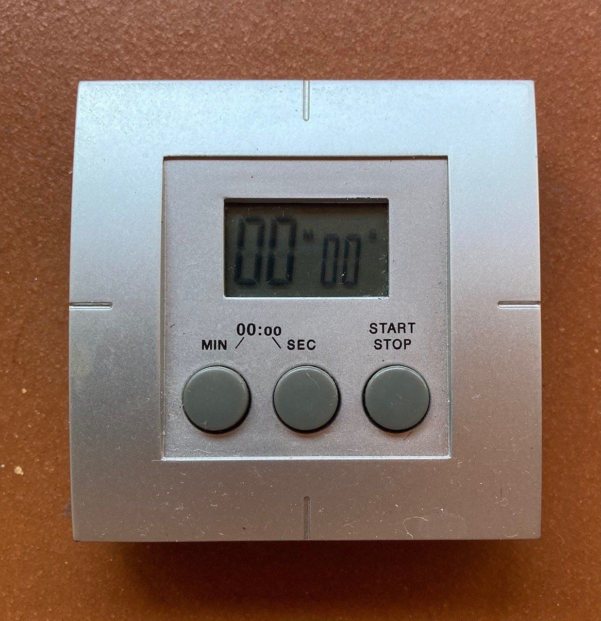 Uhren: Digitaler Timer (quadratisch oder rund) – Gebraucht aus Orselina von Vrenegonde 6