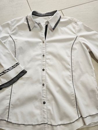 neuwertige weisse Bluse Grösse 42