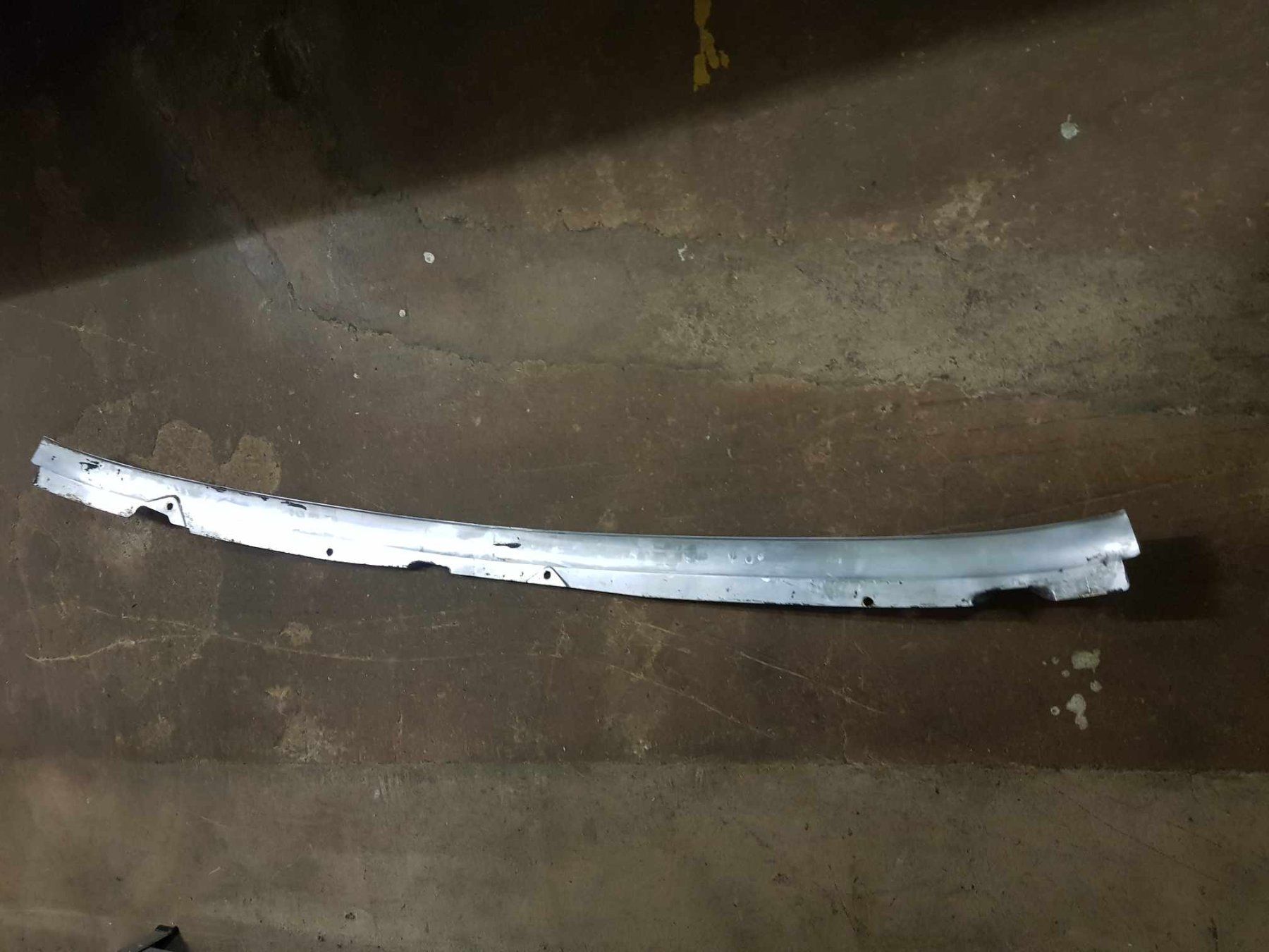 Tutti pezzi di ricambio auto: Wischerblech E-Body  Barracuda Challenger – Usato da Niedergösgen venduto da usc_8qc6