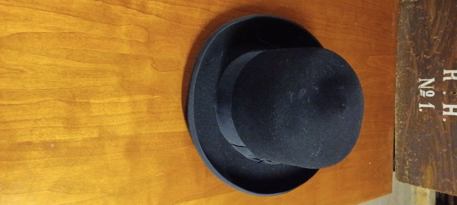 Copricapi, berretti & cappellini: Antiker Bowler – Usato da Menziken venduto da Nikkimcanton 4