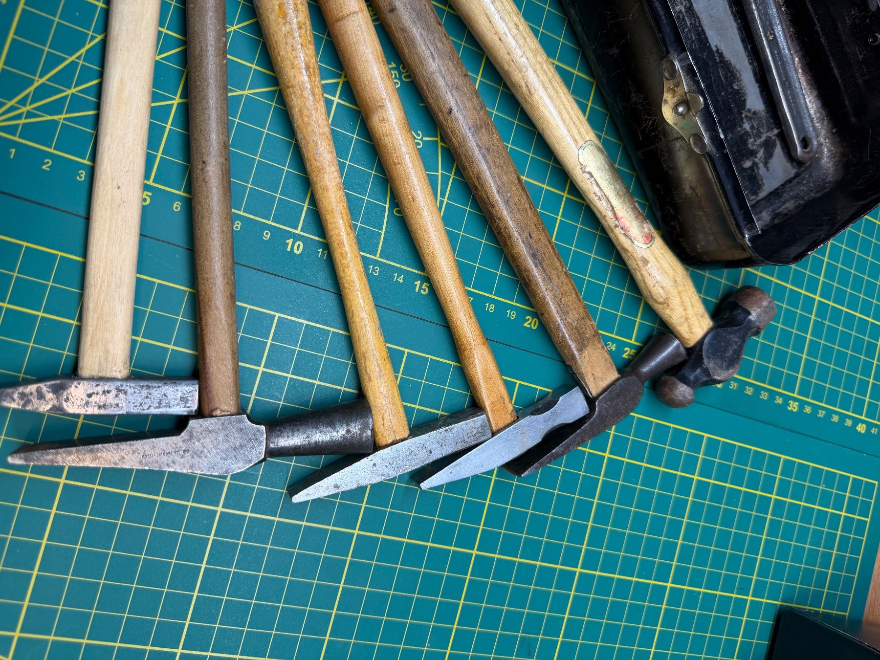 Tutti gli attrezzi: Vintage  Werkzeugkasten mit hammer – Usato da Niederhasli venduto da swissbrocki 5