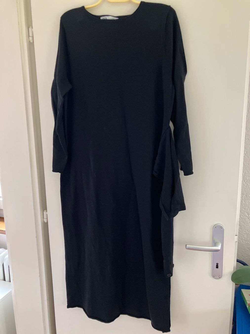 Zara Kleider: ZARA Midi Kleid schwarz Gr. M – Neu (gemäss Beschreibung) aus Utzenstorf von Ismaele 1
