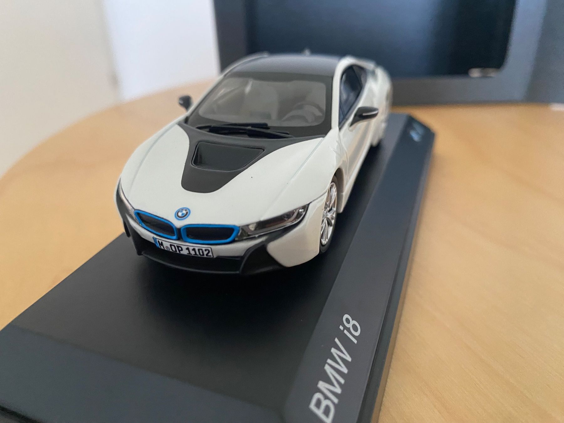 BMW Modellini d'auto: BMW i8 Modellauto 1:43 (Neu!) – Nuovo e nell'imballaggio originale da Unterseen venduto da ice_wc8z 3