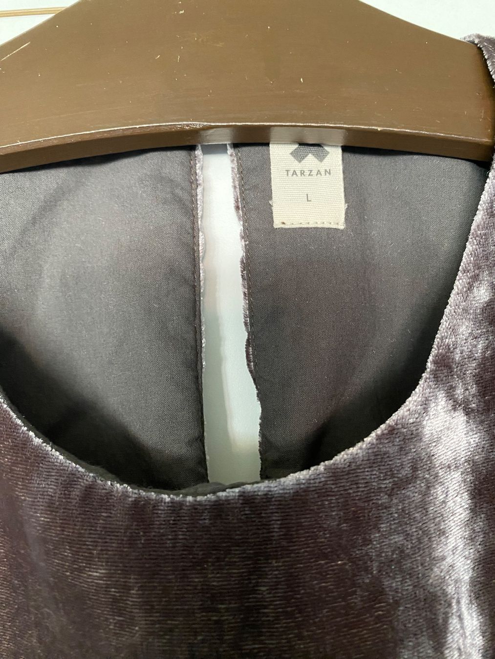 T-shirt: Oberteil von Tarzan – Usato da Basel venduto da E08 1