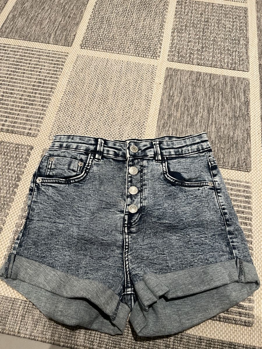 Bershka Pantaloni: Bershka Shorts Gr. 36 – Usato da Stein am Rhein venduto da Selomelo.