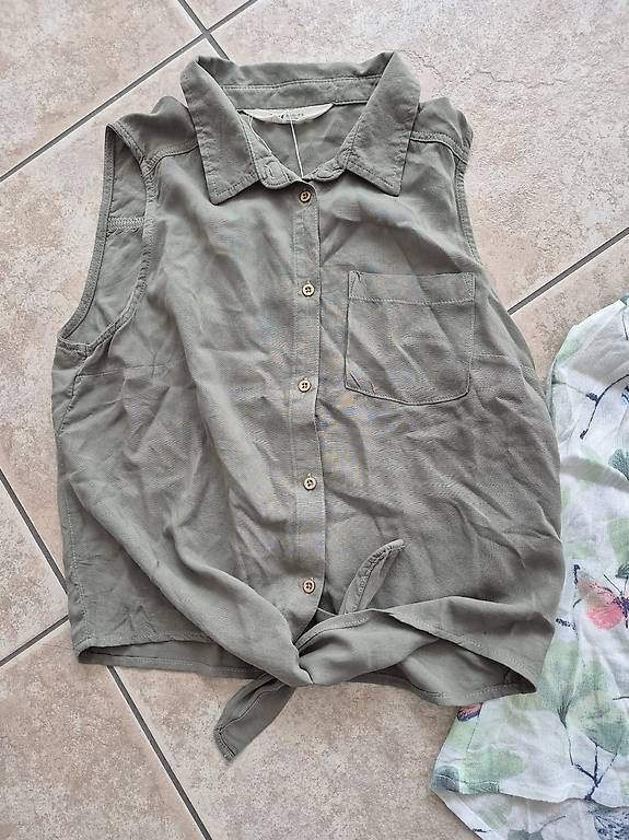 Blusen, T-Shirts & Tops: 2 Blusen Gr. 146/152 – Gebraucht aus Mettmenstetten von AngelaDell 2