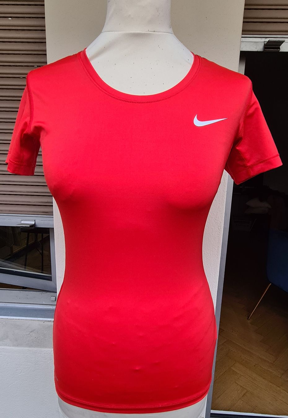 Nike T-shirt: T-shirt Nike taille S – Usato da Genève venduto da Saleena