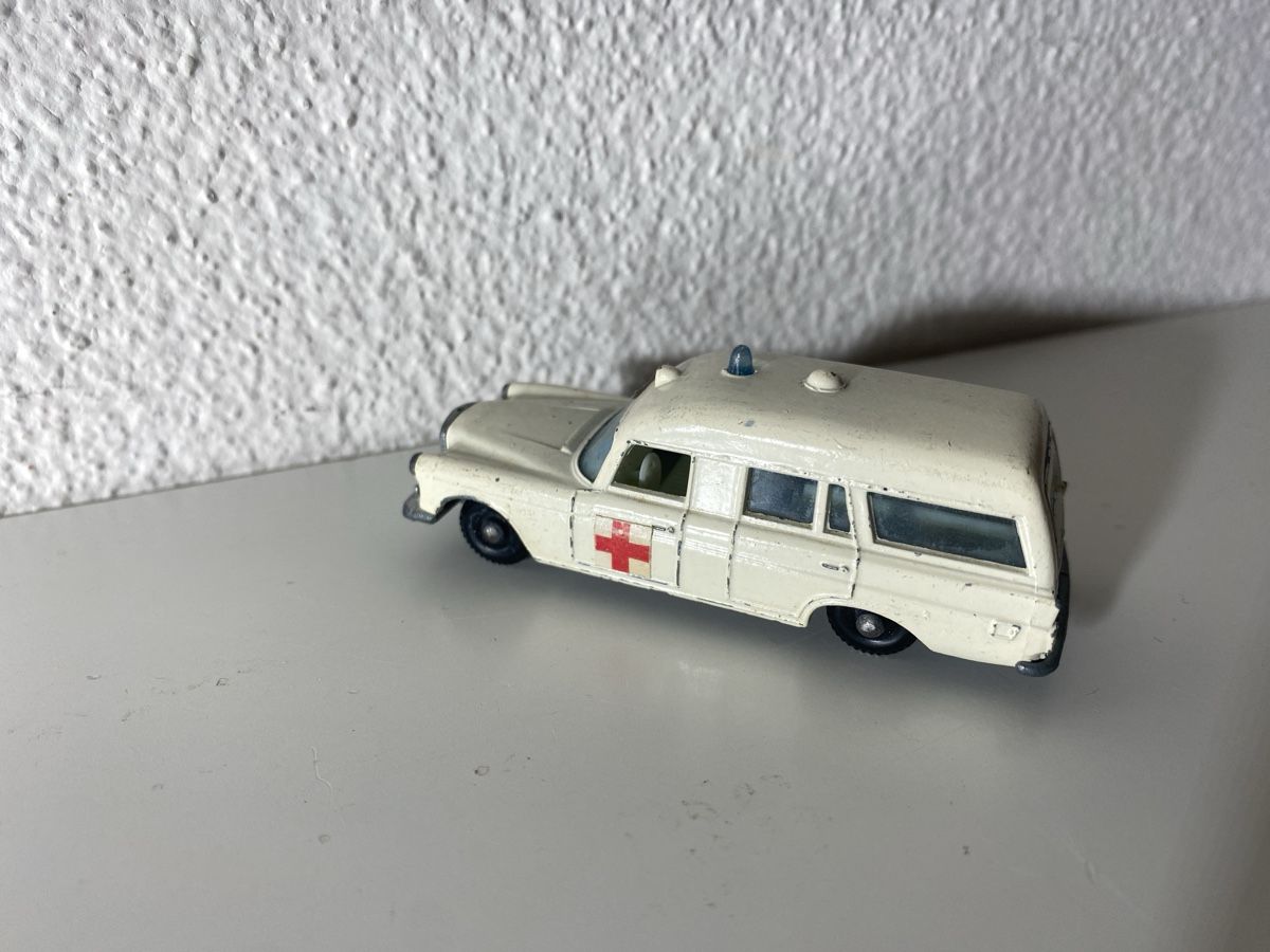 Lesney Modellini d'auto: Lesney ambulance – Usato da Winterthur venduto da ben_9vxx 2