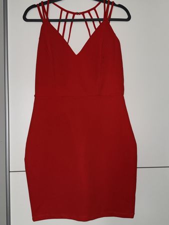 Kleid Rot mit Riemendetail Grösse L neuwertig