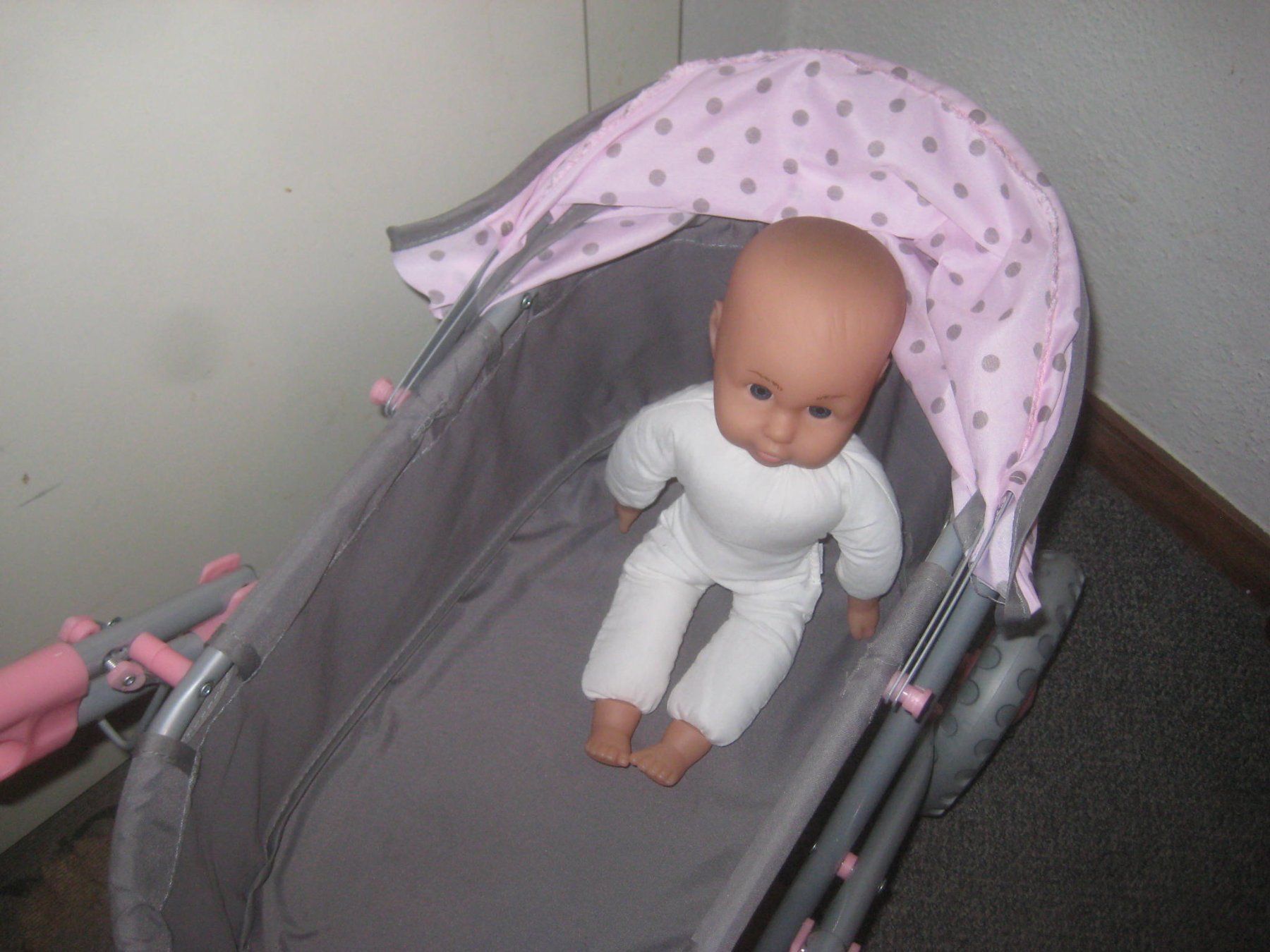 Puppenwagen: PUPPEN  WAGEN  MIT  PUPPE – Gebraucht aus Uster von flocke1 1