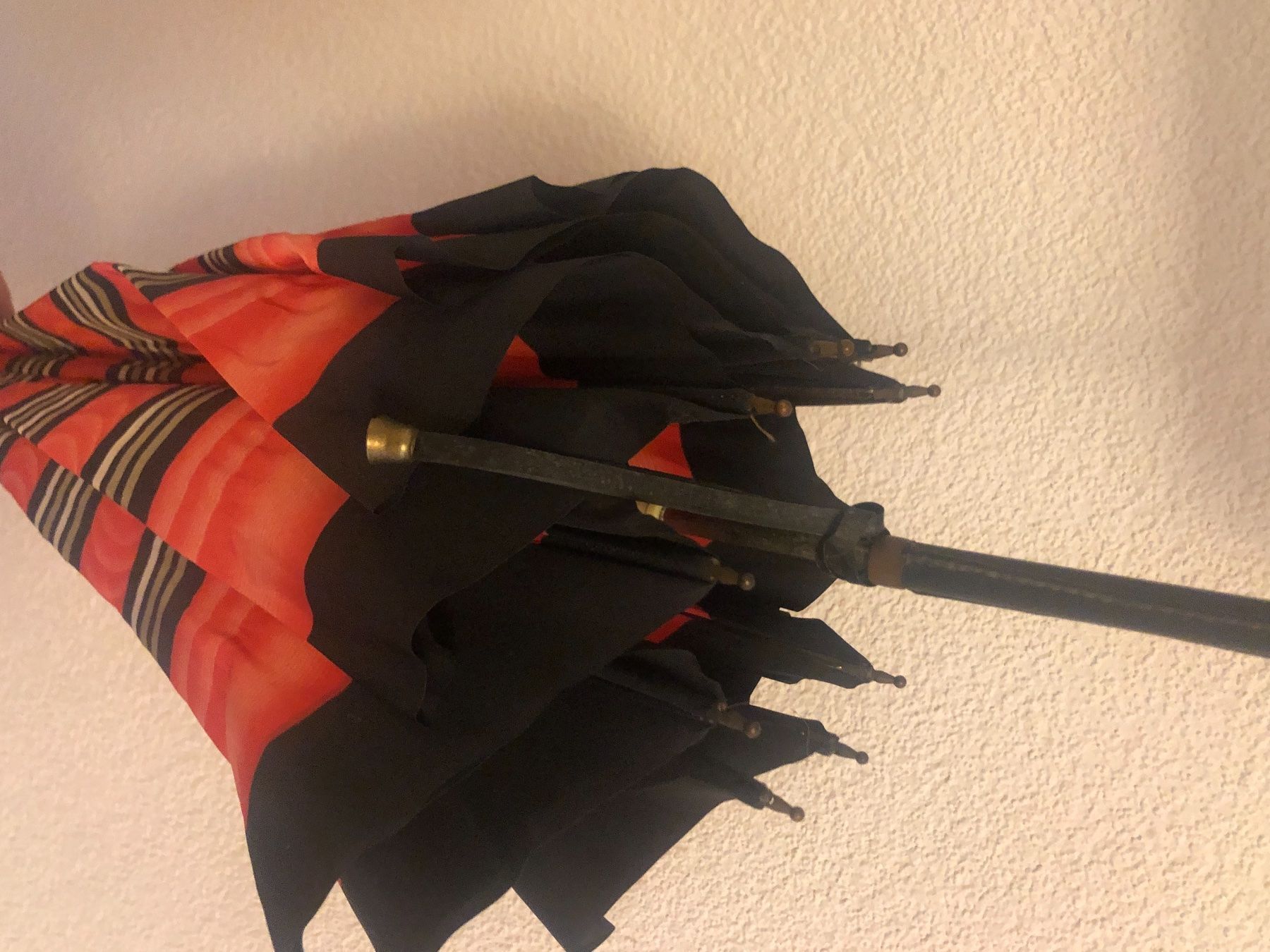 Ombrelli: Alter Regenschirm – Usato da Schlieren venduto da Flower5 4