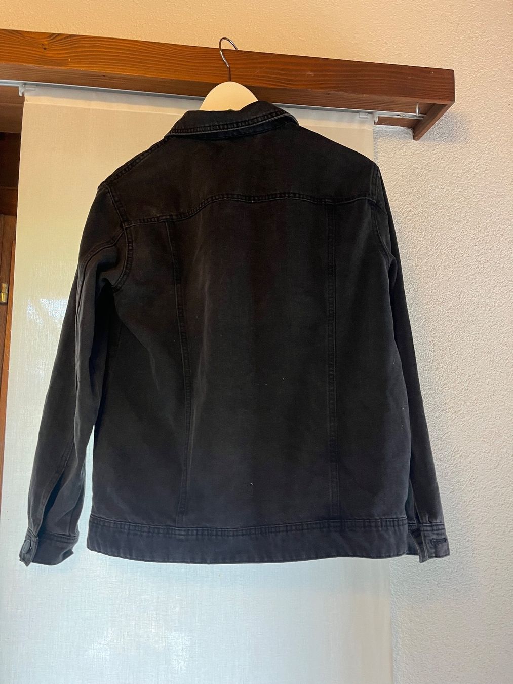 Giacche: Jeansjacke schwarz – Usato da Courgevaux venduto da wurg1 1