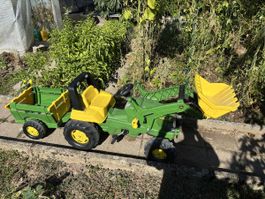 Trettraktor John Deere mit Anhänger