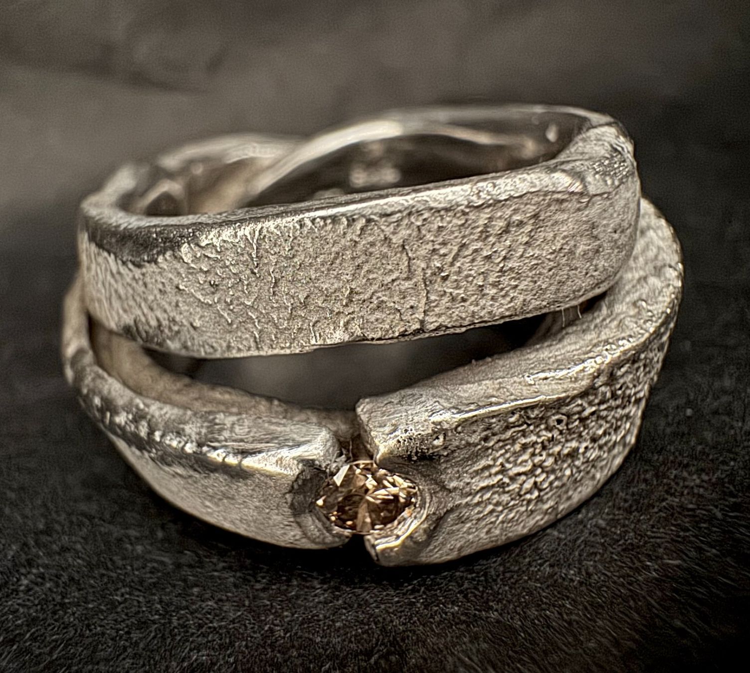 Ringe: Ring - Der Spitzenklasse - cognac-brauner Diamant – Neu und originalverpackt aus Jona von Herzschmiede