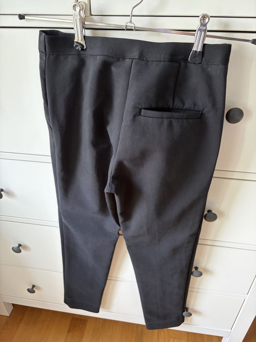 Cos Pantaloni: COS black trousers - size 34 – Usato da Zug venduto da digalvao 2