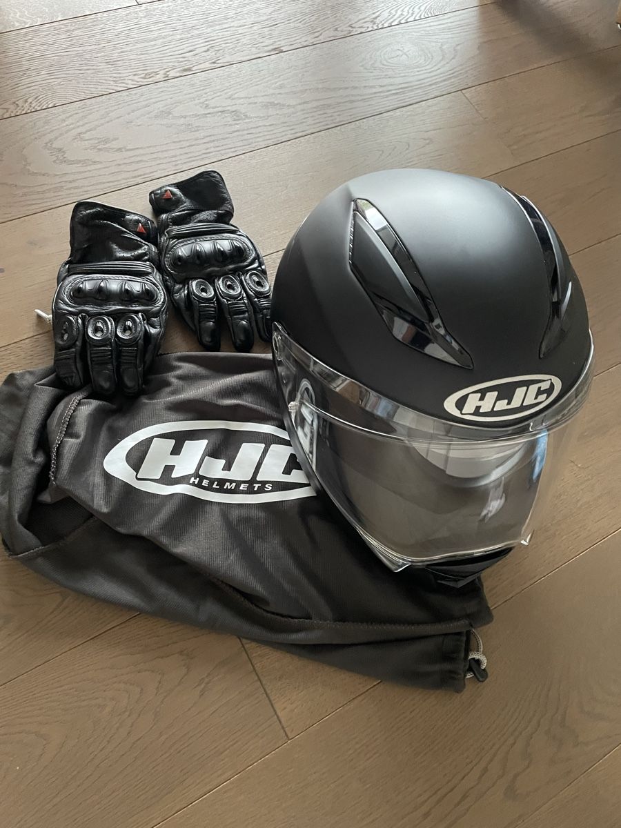 HJC Caschi & visiere: HJC Motorradhelm mit Triumph Handschuhe, Schwarz – Usato da Zürich venduto da jwiet 4