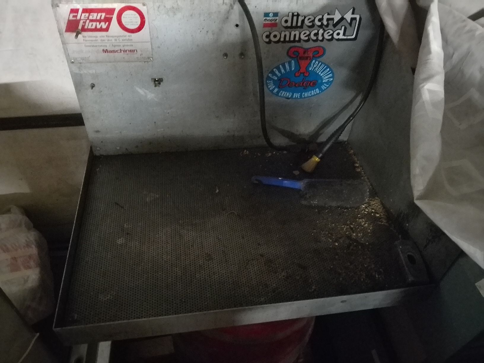 Tutti gli attrezzi: Werkstatttisch / Waschtisch Clean Flow - Top Zustand! – Usato da Stallikon venduto da Berg-450FE
