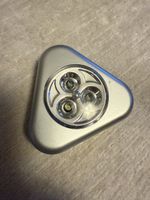 Lampe LED adhésive sans fil à pile - Pratique et légère