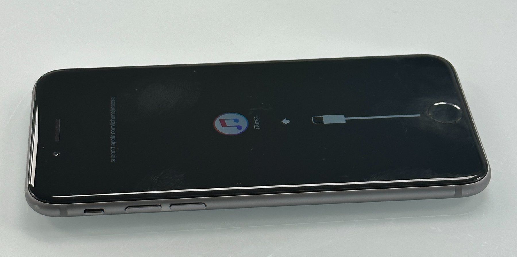 Apple Telefoni cellulari / Smartphones: Apple iPhone 6, 64GB, Space Grau, defekt – Difettoso da Basel venduto da protekto