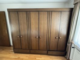 Vintage Holz-Kleiderschrank 6-türig – massiv, sehr viel Stau