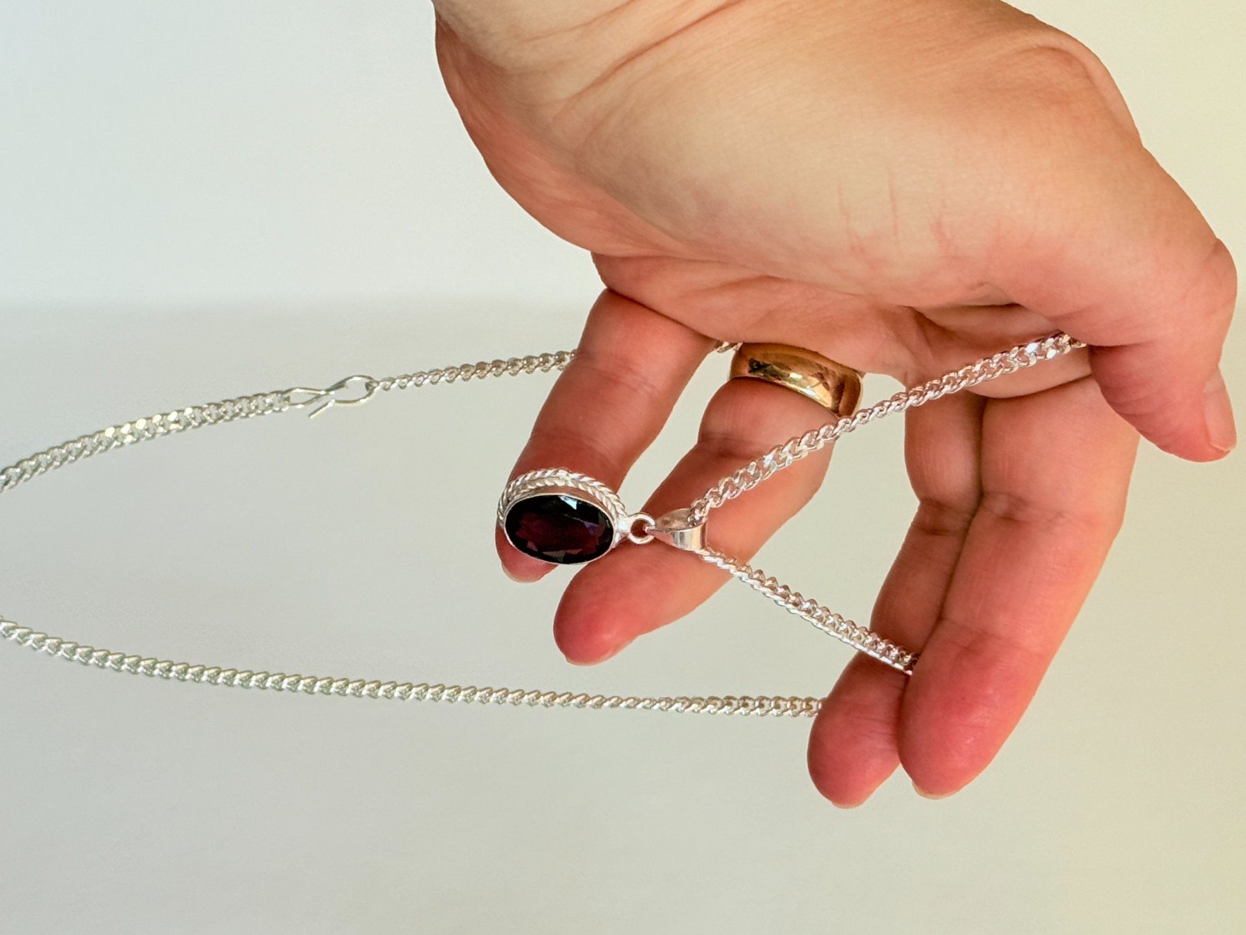 Catenine: 9 Ct Oval Gemstone collier – Nuovo e nell'imballaggio originale da Genève venduto da AWWA 3