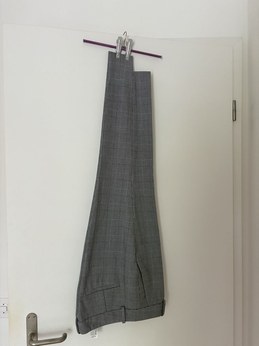 Zara Pantaloni: Pantalon gris élégant  – Usato da Chêne-Bougeries venduto da emma.li 1