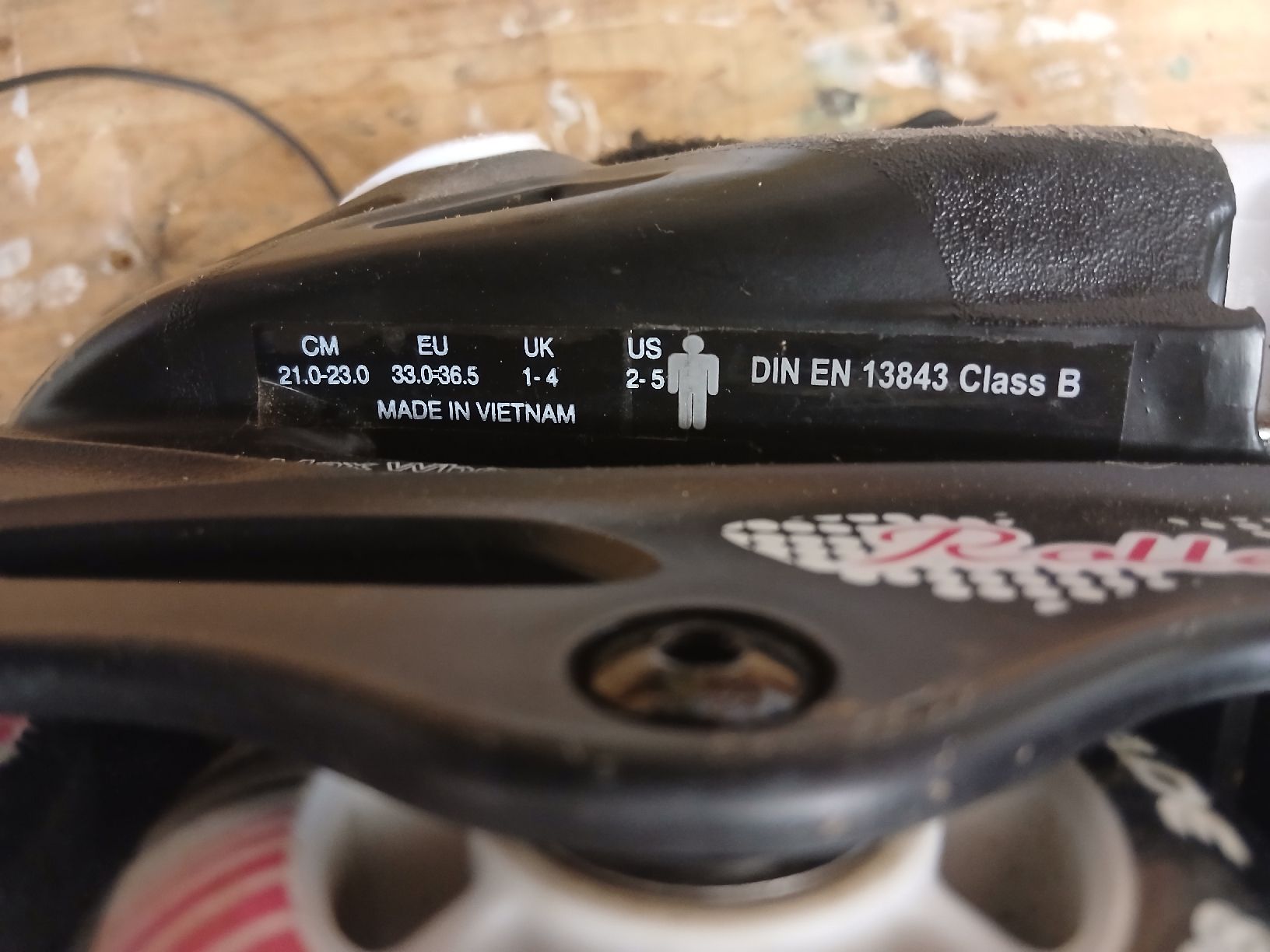 Pattini in linea & Pattini a rotelle: Rollerskates Rollerblade verstellbar Grösse 33-36.5 schwarz  – Usato da Jonen venduto da Holz81 1