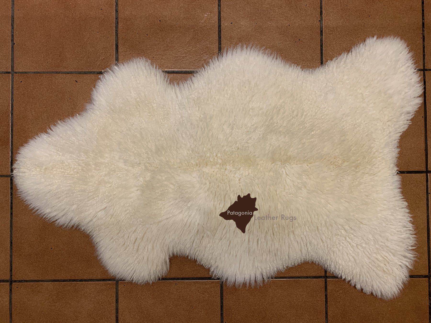 Tappeti: Lammfell Teppich Haarlänge Locken – Nuovo e nell'imballaggio originale da Arbedo venduto da patagonialeatherrugs 2