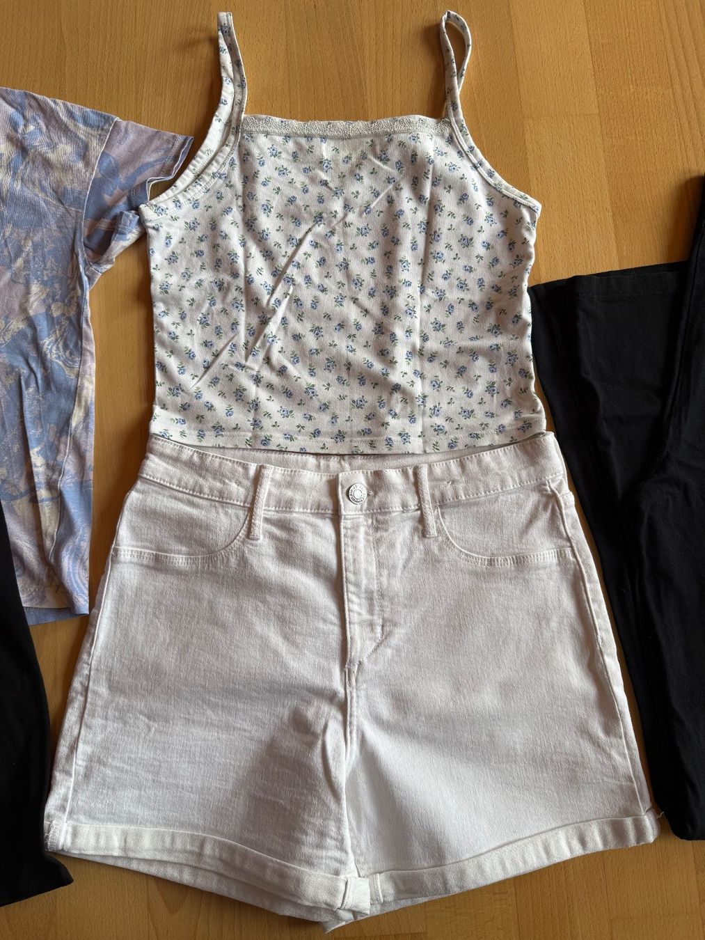 H&M Lotti & Set di vestiti: Mädchen Kleiderpaket Marmor 170, teils neuwertig – Usato da Wattenwil venduto da Lilanat 1
