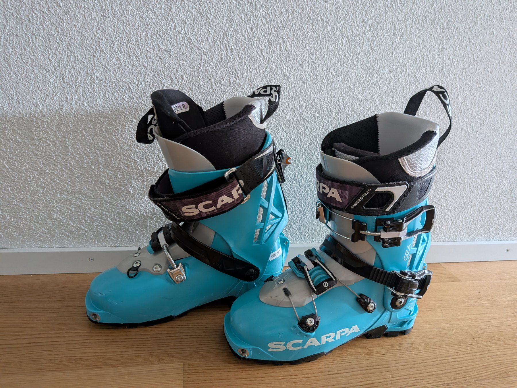 Scarpa Scarpe da donna: Scarpa Skitourenschuhe Gea Gr 38 – Usato da Kriens venduto da Jasfi