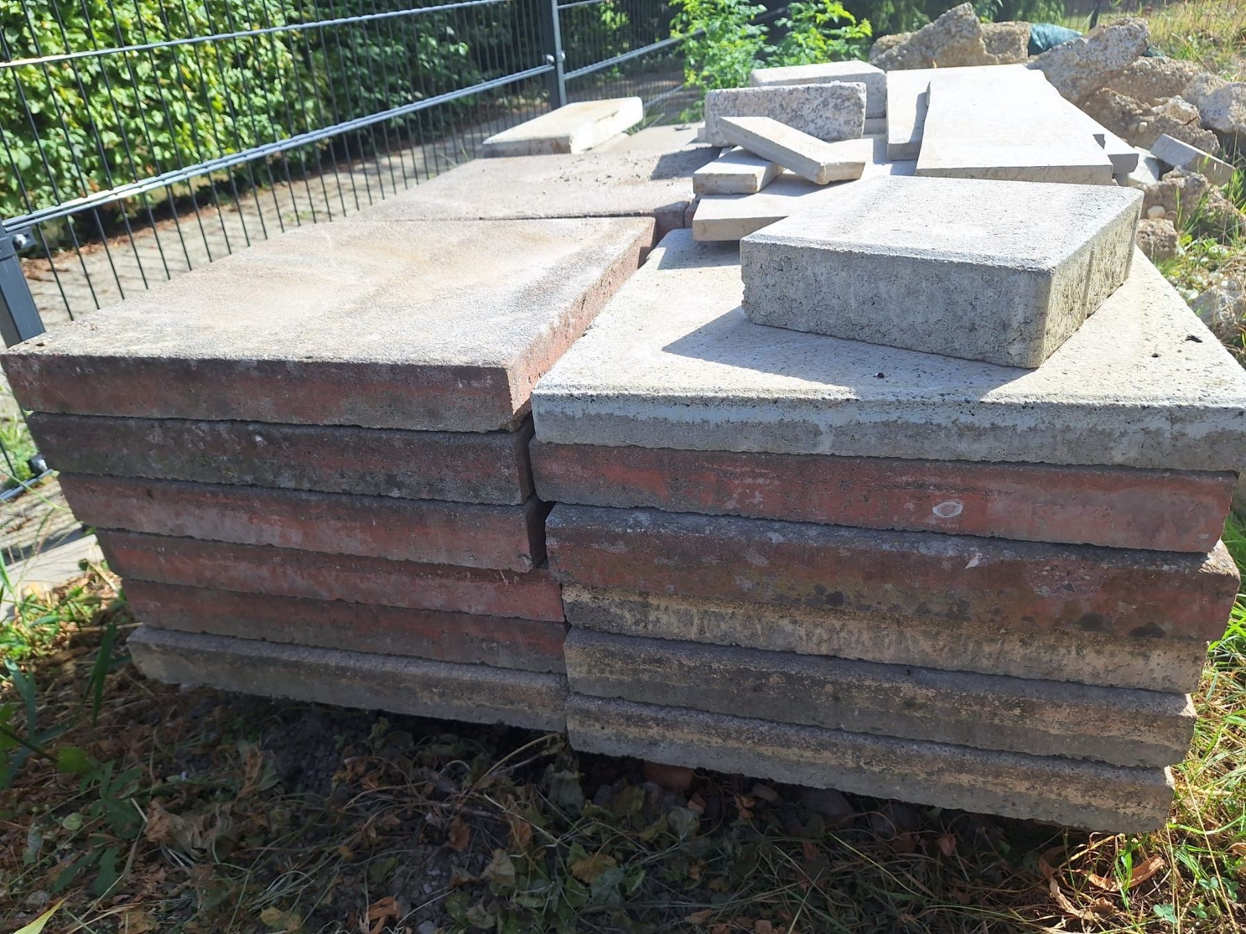 Bodenbeläge: Gartenplatten Beton – Gebraucht aus Schinznach Dorf von mel_hms8
