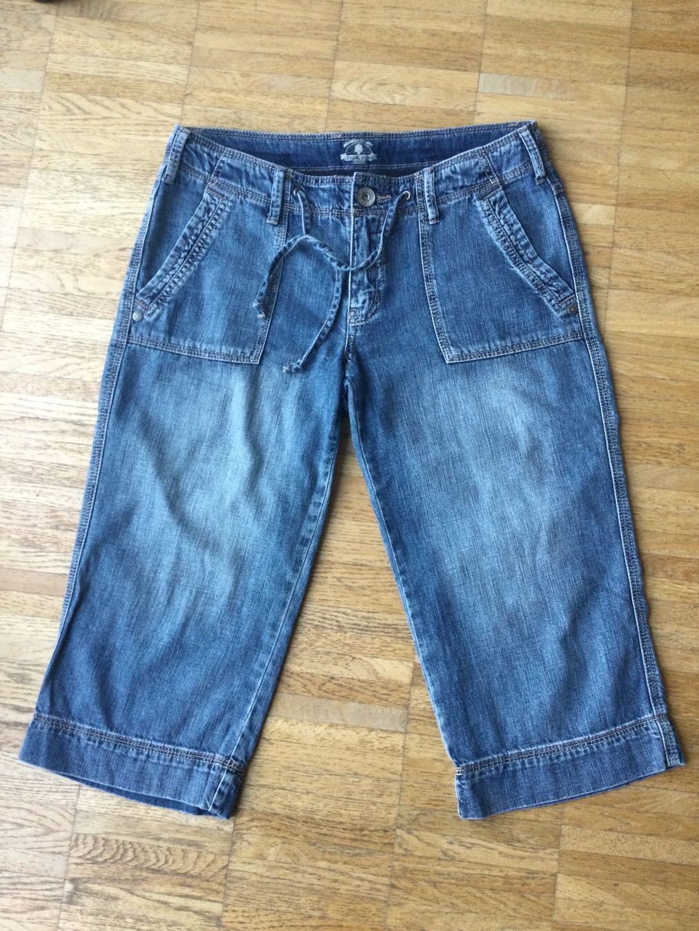 Jeans: Damen Capri Jeans Gr 29 – Usato da Zürich venduto da VorlonShadow