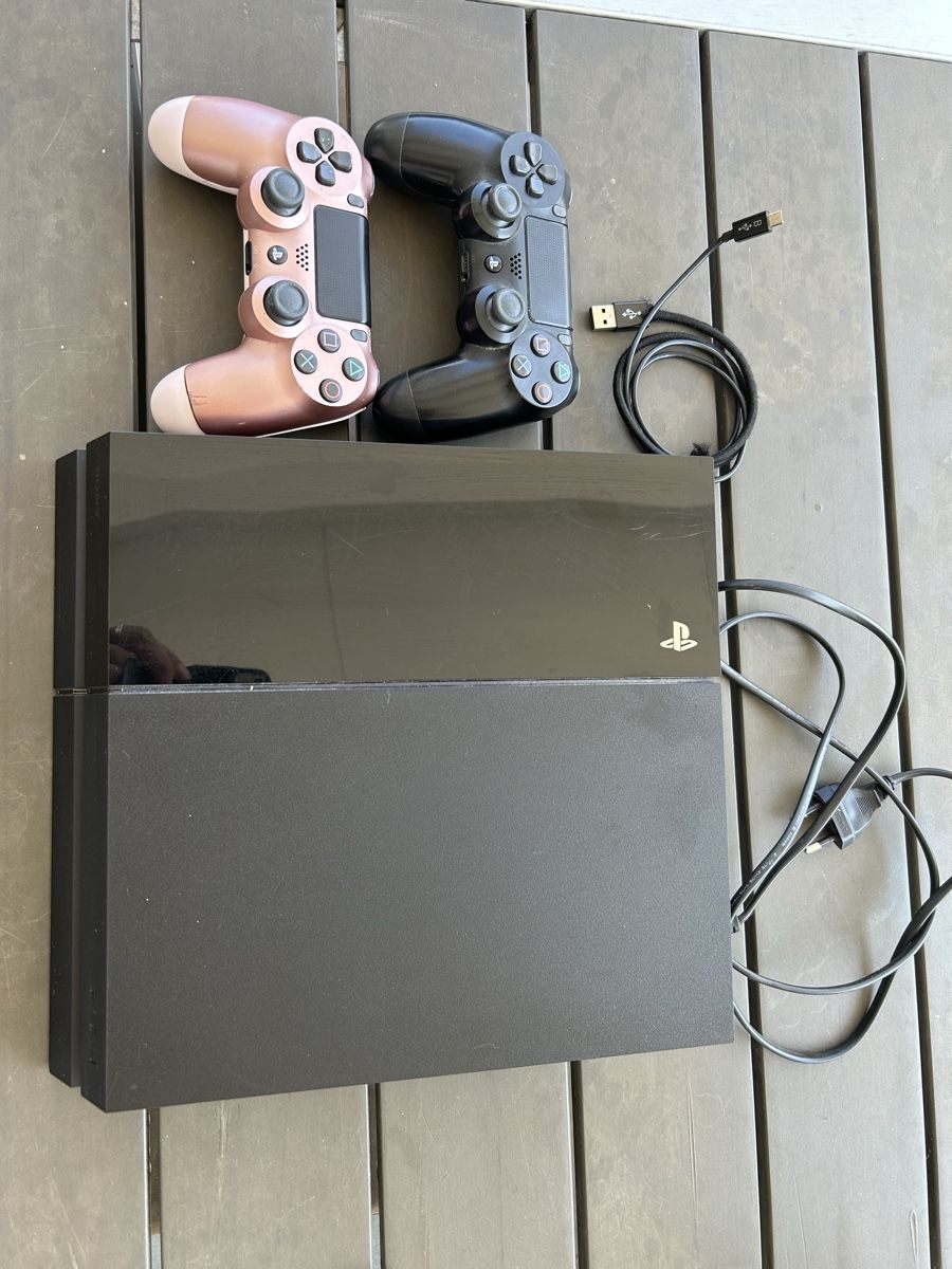 Sony Konsolen: Playstation 4  – Gebraucht aus Gähwil von stubetiger02