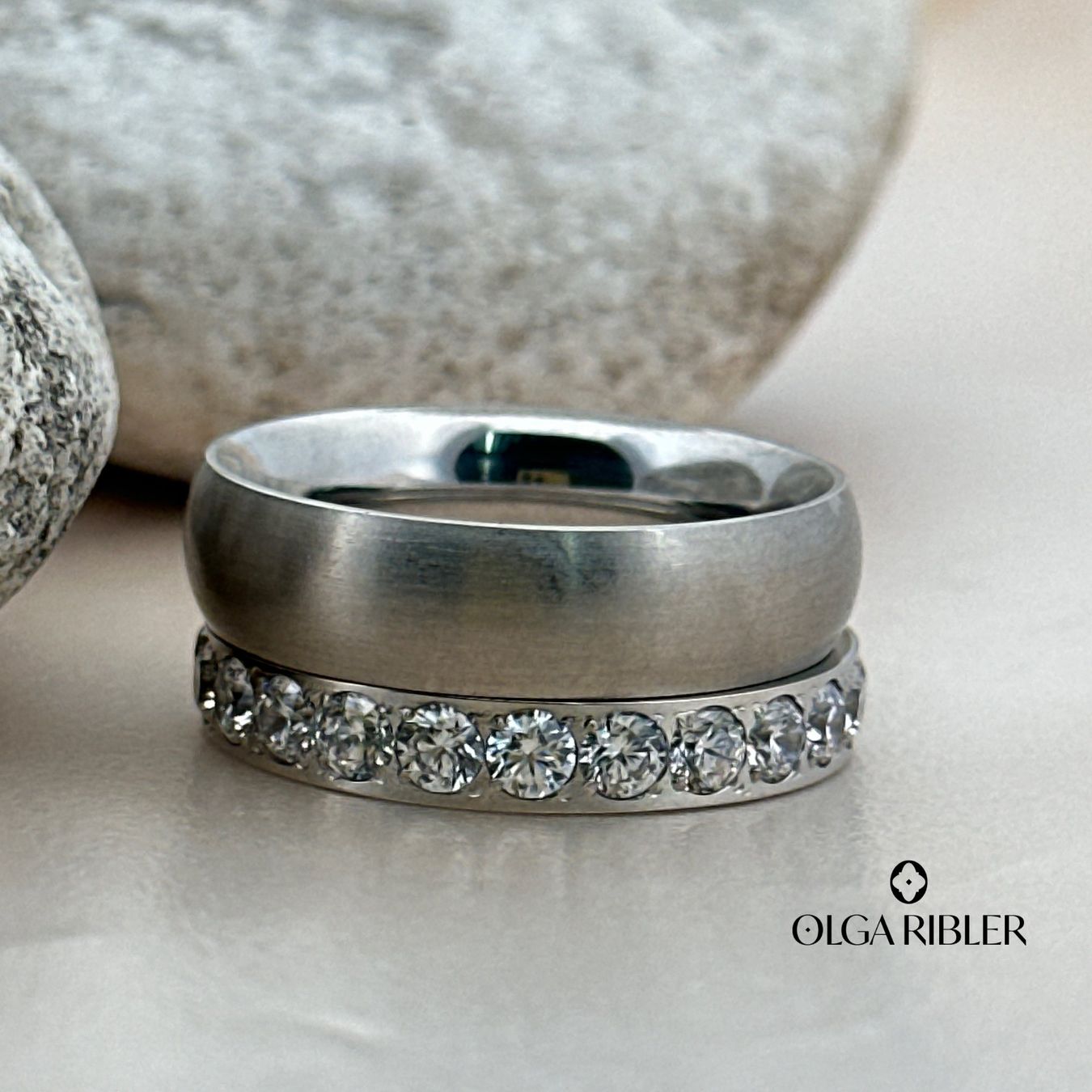 Olga Ribler Anelli: Edelstahl Set aus 2 Ringen Grösse 56 – Nuovo (secondo la descrizione) da Luzern venduto da byolgaribleroutlet 2