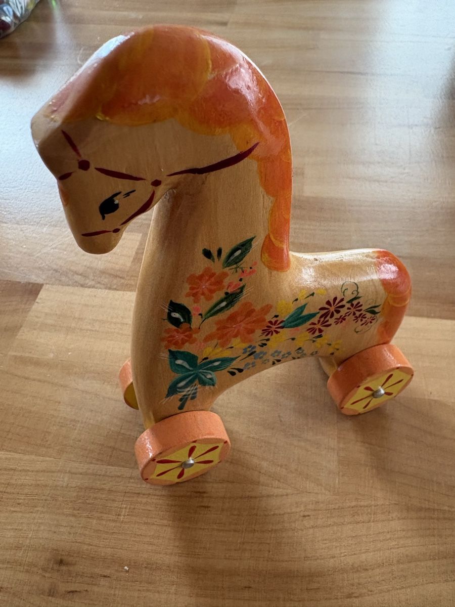Tutte le decorazioni: Holz Pferd mit Räder / Deko – Usato da Rümlang venduto da SchumBru10