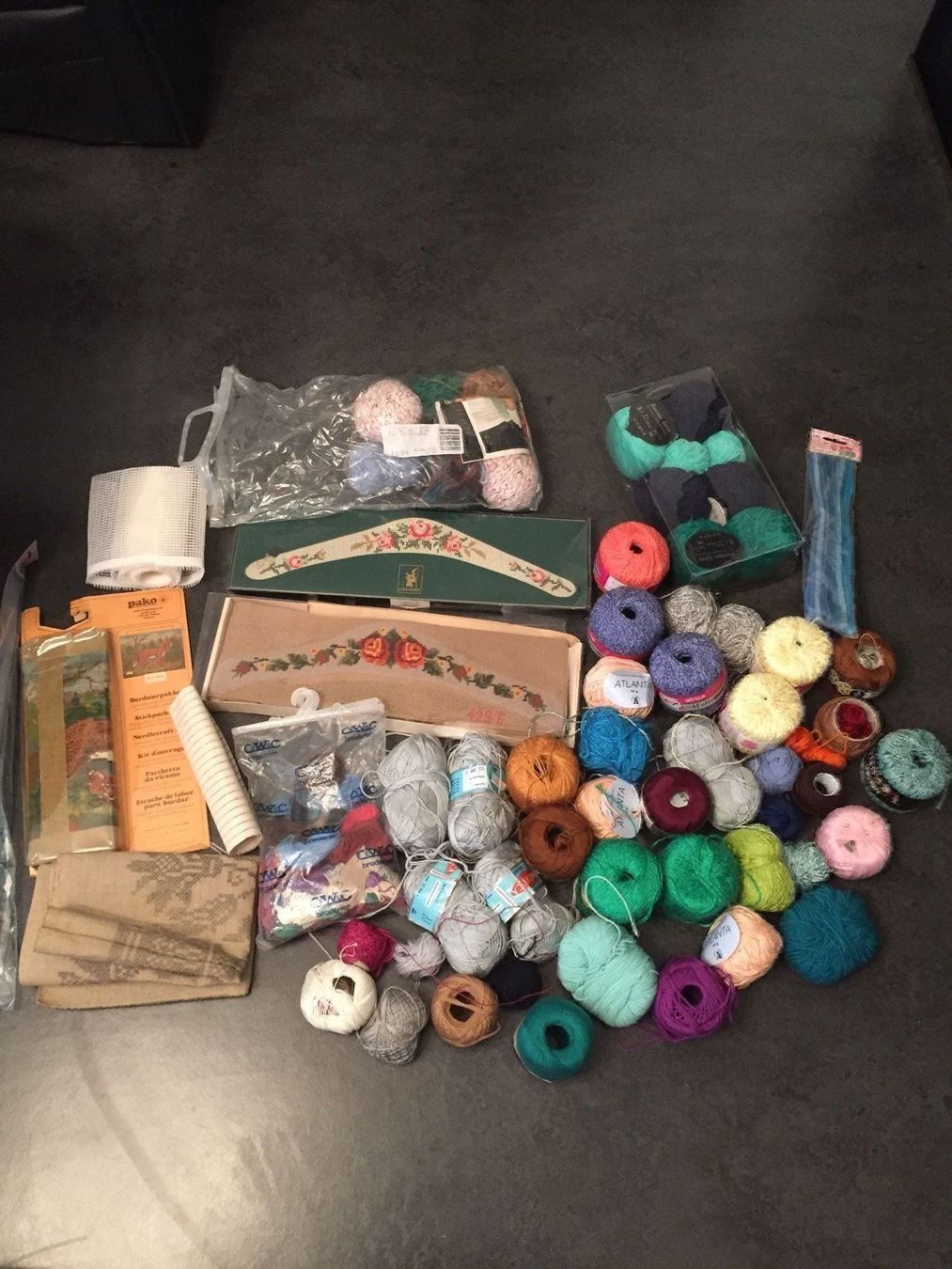 Lana: Diverse farbige strickwolle – Usato da Zürich venduto da Maria_Felicina
