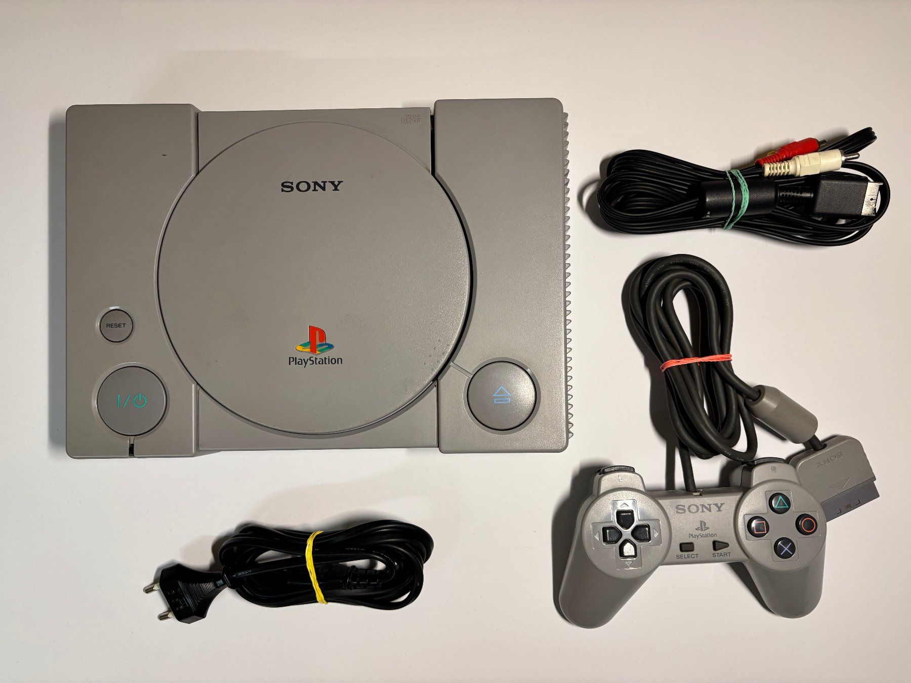 Sony Konsolen: PS1 - Konsole - Play Station 1 – Gebraucht aus Allschwil von Bullach