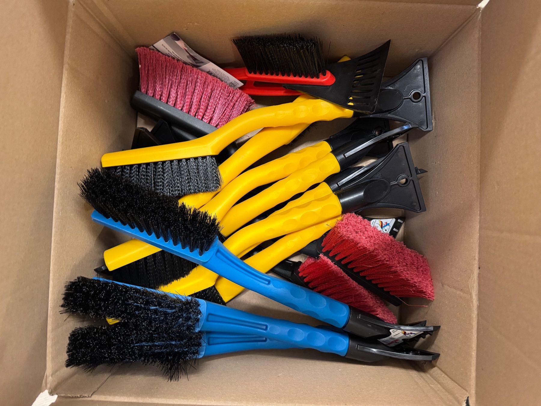 Alle Werkzeuge: 15 Kg. Scheibenkratzer / Eiskratzer gemischt Restposten – Neu und originalverpackt aus Oensingen von Liquidations-Shop 1