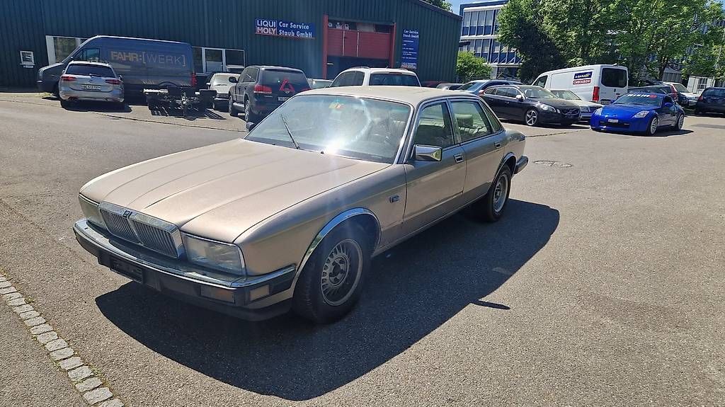 Jaguar Automobili: Jaguar XJ 3.6 Sovereign Veteran Eintrag – Usato da Brügg BE venduto da Topoffice