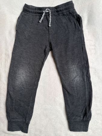 F&F Kids Jogginghose  Grösse 110 getragen