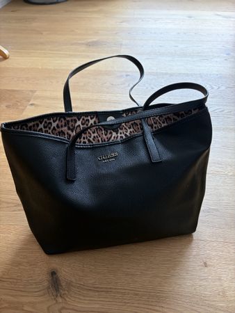 Guess Tasche schwarz