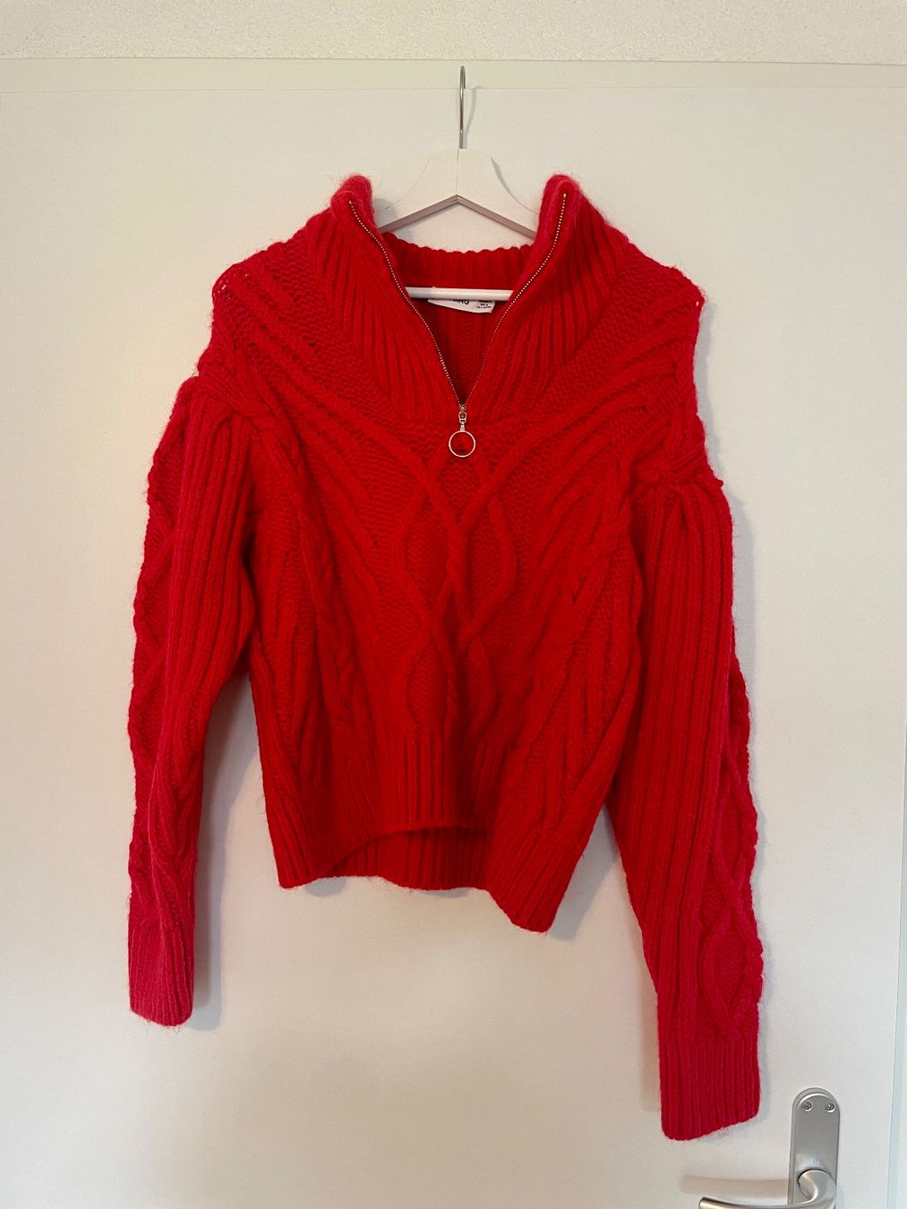 Mango Pullover & Sweatshirts: Red Knit Jumper – Neu (gemäss Beschreibung) aus Roche VD von closetcleanse