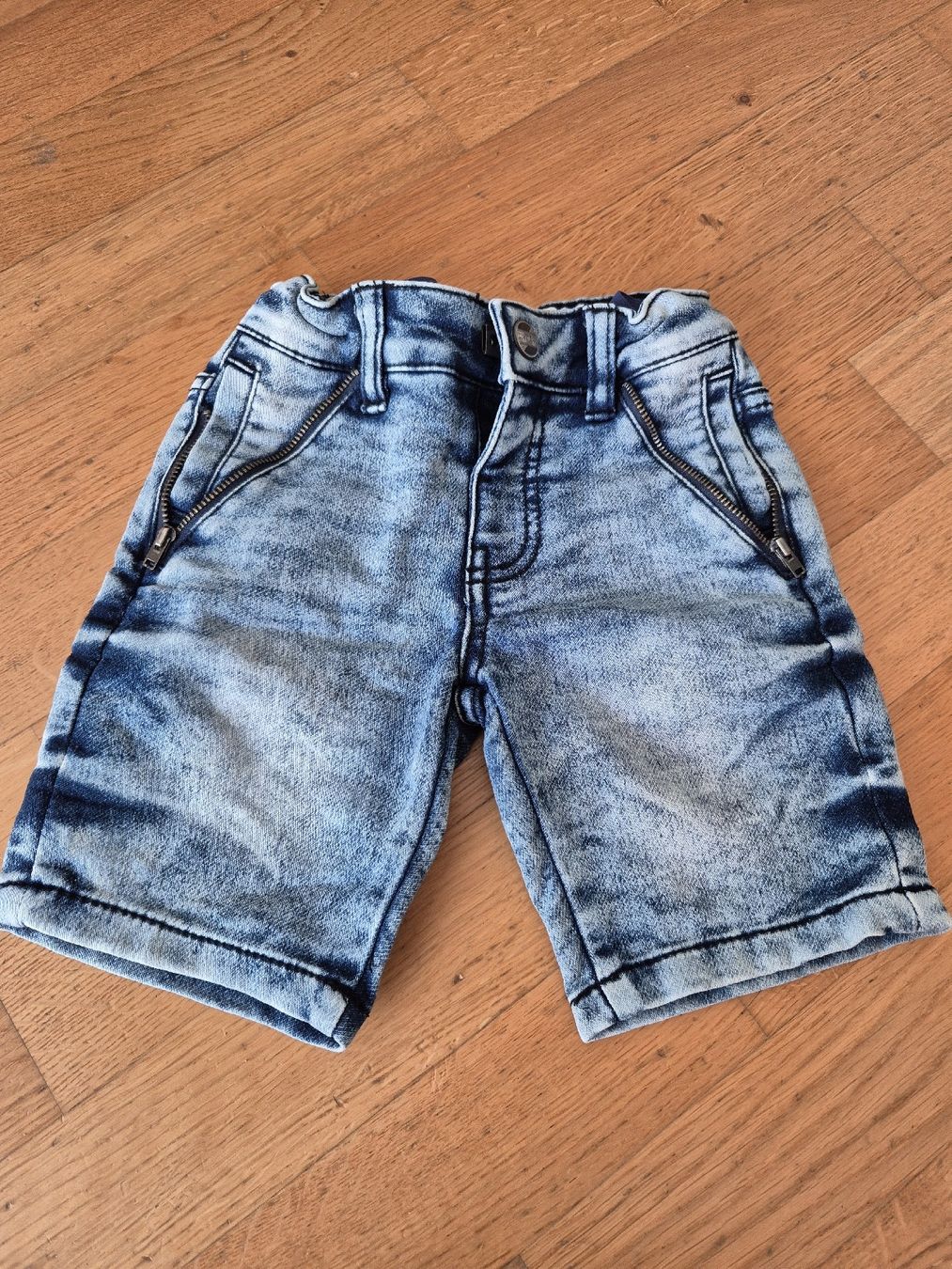 Pantaloni: kurze Hosen Grösse 104 – Usato da Rickenbach SO venduto da S.u.n.s.h.i.n.e.83