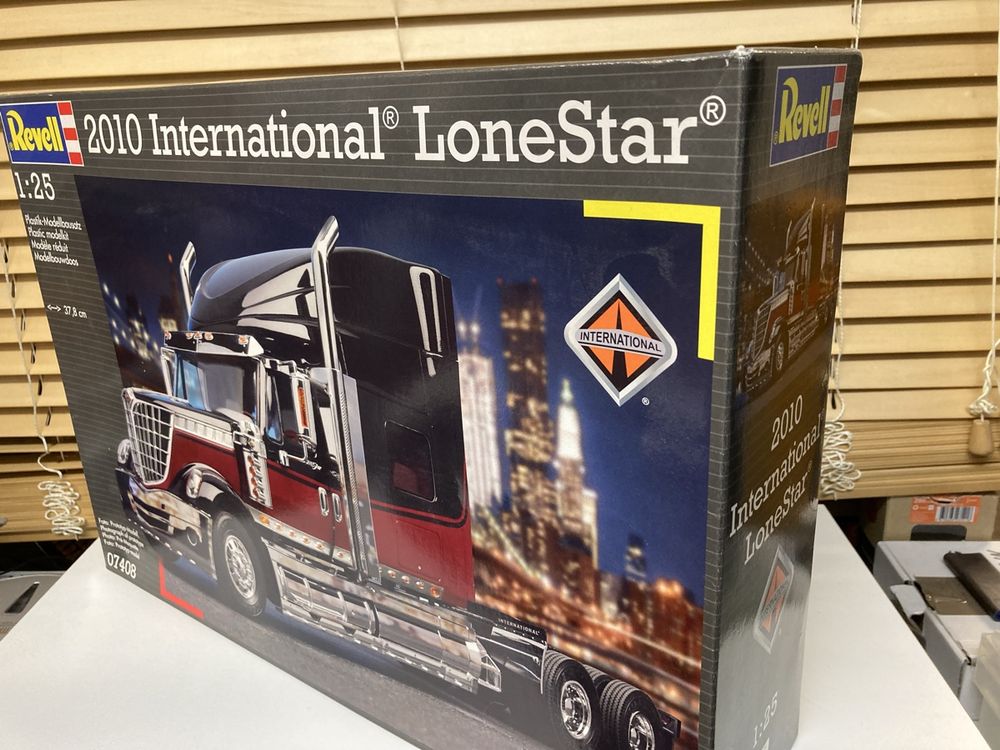 Revell Modelllastwagen 2010International Lone Star (Neu (gemäss