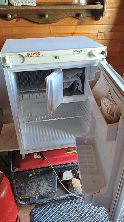Frigoriferi: Gas/12v/El. Kühlschrank – Usato da therwil venduto da freewheeler 4