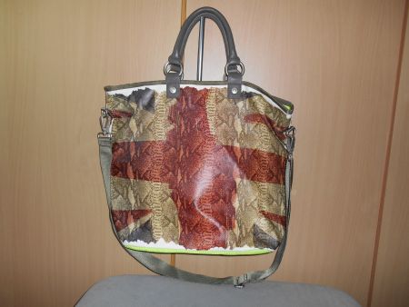 George, Gina & Lucy Handtasche