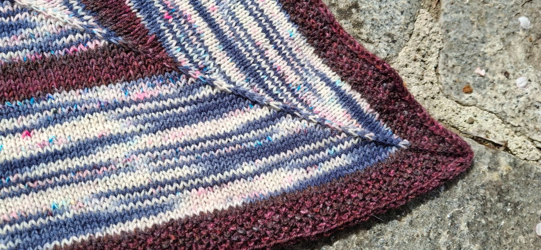 Foulards, Tücher & Schals: Schultertuch "Dramaqueen" oder Das perfekte Dreieck   NEU – Neu (gemäss Beschreibung) aus Langenthal von Handstrick 1